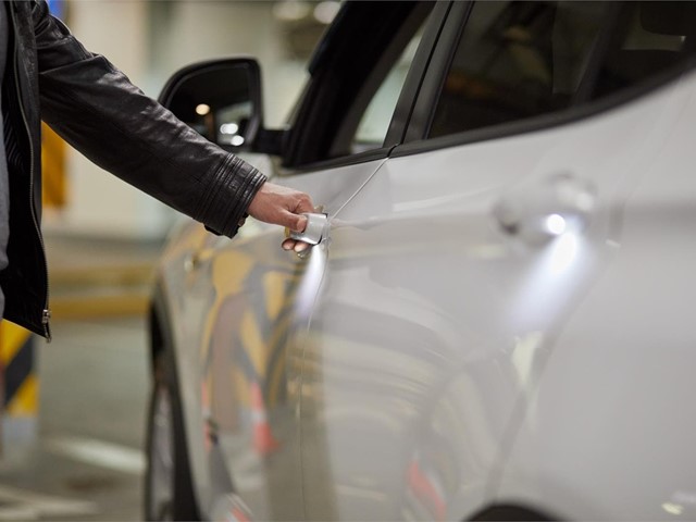 ¿Cuándo se puede bloquear la cerradura de mi coche?